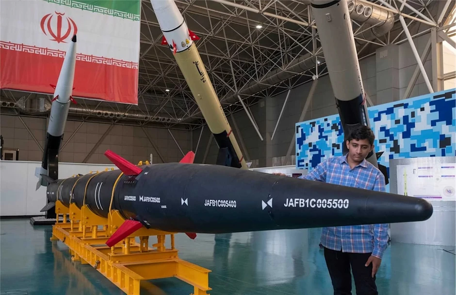 Mỹ-Israel tấn công Iran, tên lửa Fattah Iran tầm bắn 1.500km, tốc độ Mach 15 ‘xuyên thủng’ mọi lá chắn phòng thủ Mỹ-Israel tấn công Iran, tên lửa Fattah Iran tầm bắn 1.500km, tốc độ Mach 15 ‘xuyên thủng’ mọi lá chắn phòng thủ