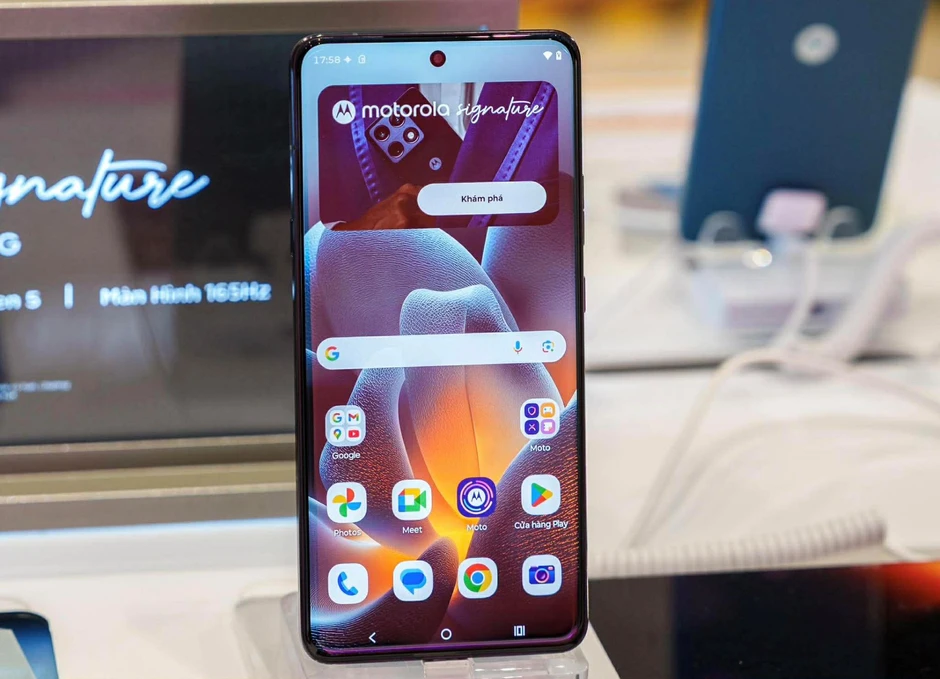 Motorola ra mắt smartphone cao cấp đầu tiên tại Việt Nam, giá 23 triệu đồng Motorola ra mắt smartphone cao cấp đầu tiên tại Việt Nam, giá 23 triệu đồng