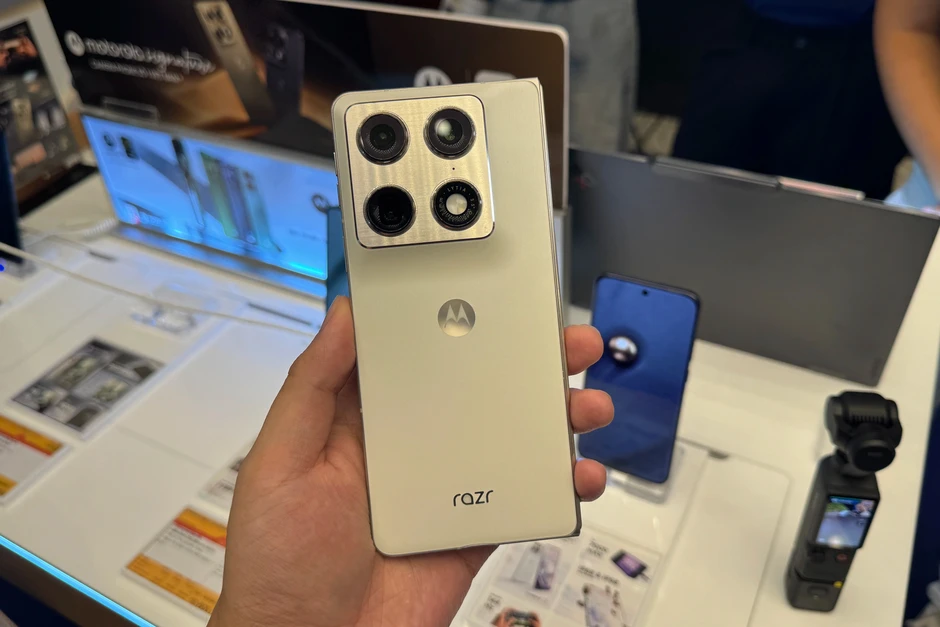 Motorola razr fold về Việt Nam, giá 50 triệu đồng Motorola razr fold về Việt Nam, giá 50 triệu đồng