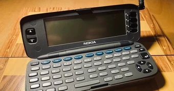 Ngày xưa ai mà dùng chiếc Nokia 9000 Communicator này thì "sang chảnh" kém gì iPhone 17 Pro Max bây giờ