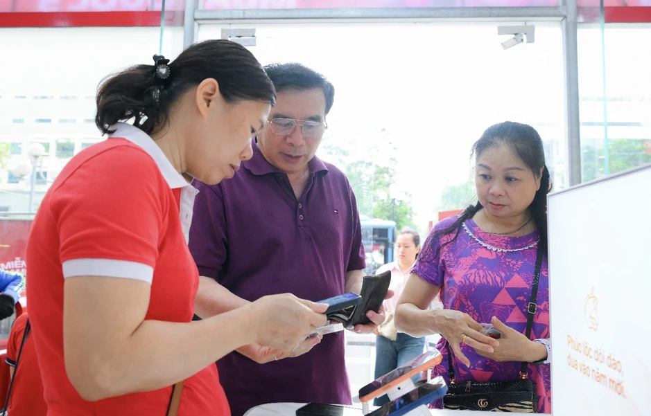 Nhà mạng ráo riết hỗ trợ người dân xác thực thuê bao trước hạn chót 15/6 Nhà mạng ráo riết hỗ trợ người dân xác thực thuê bao trước hạn chót 15/6