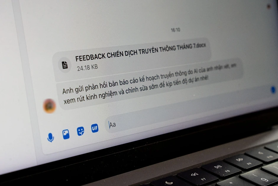 Nhân viên khổ sở vì sếp lạm dụng AI, việc gì cũng “hỏi ChatGPT chưa?”