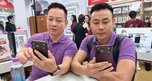 Nhiều người kiếm 5-7 triệu đồng khi bán lại suất mua iPhone 18 Pro Max đỏ rượu vang