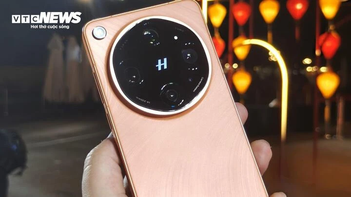 OPPO Find X9 Ultra: Lần đầu có ống kính tele 10x trên smartphone OPPO Find X9 Ultra: Lần đầu có ống kính tele 10x trên smartphone