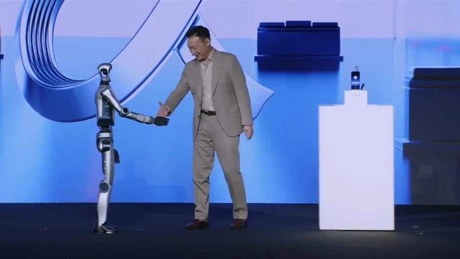 Robot Phone của Honor trình diễn trên sân khấu Robot Phone của Honor trình diễn trên sân khấu