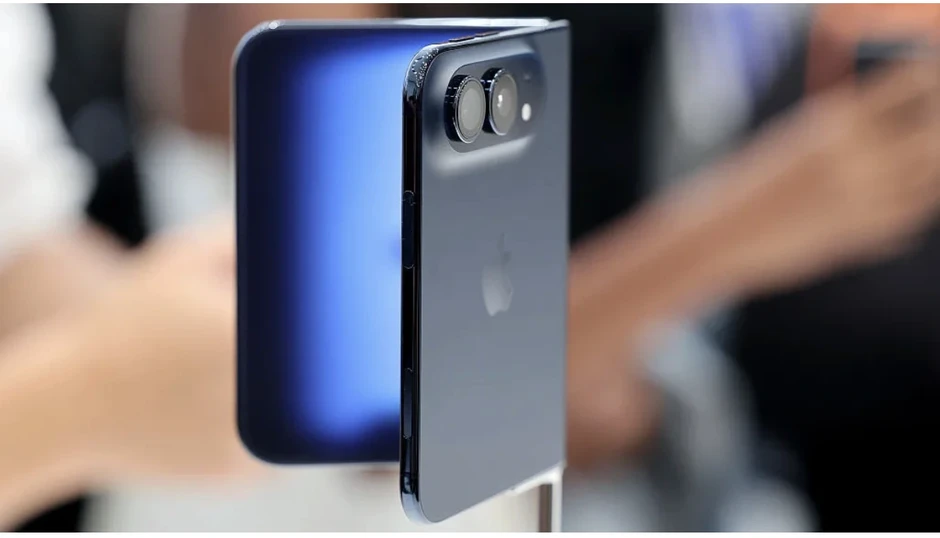 Sếp Apple: “Thấy ai dán kính cường lực lên iPhone là tôi nổi da gà” Sếp Apple: “Thấy ai dán kính cường lực lên iPhone là tôi nổi da gà”