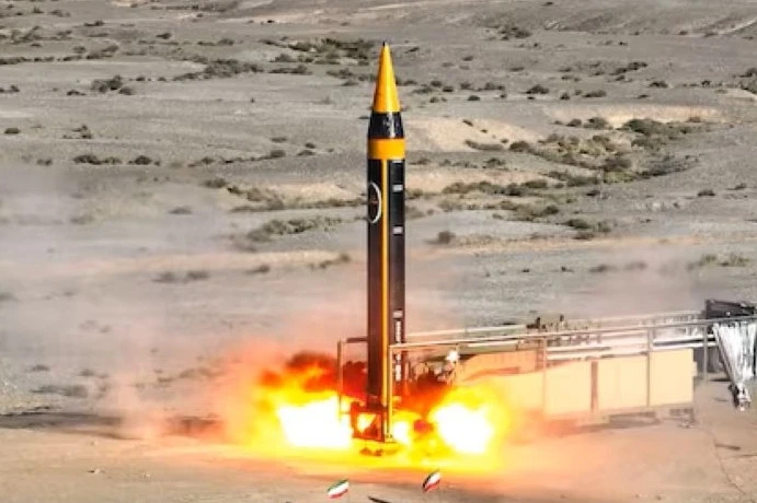 Siêu tên lửa Sejjil Iran tầm bắn 2000km, tốc độ Mach 13, đầu đạn 1500kg ‘xuyên thủng’ phòng không Israel Siêu tên lửa Sejjil Iran tầm bắn 2000km, tốc độ Mach 13, đầu đạn 1500kg ‘xuyên thủng’ phòng không Israel