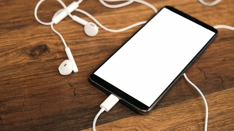 Tại sao các nhà sản xuất smartphone lại ngừng tích hợp giắc cắm tai nghe? Tại sao các nhà sản xuất smartphone lại ngừng tích hợp giắc cắm tai nghe?
