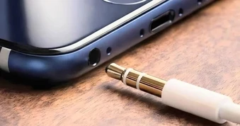 Tại sao các nhà sản xuất smartphone lại ngừng tích hợp giắc cắm tai nghe?