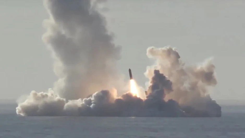 Tên lửa Bulava tầm bắn 9.000km, công nghệ MIRV 10 đầu đạn, khiến mọi hệ thống phòng thủ bất lực Tên lửa Bulava tầm bắn 9.000km, công nghệ MIRV 10 đầu đạn, khiến mọi hệ thống phòng thủ bất lực