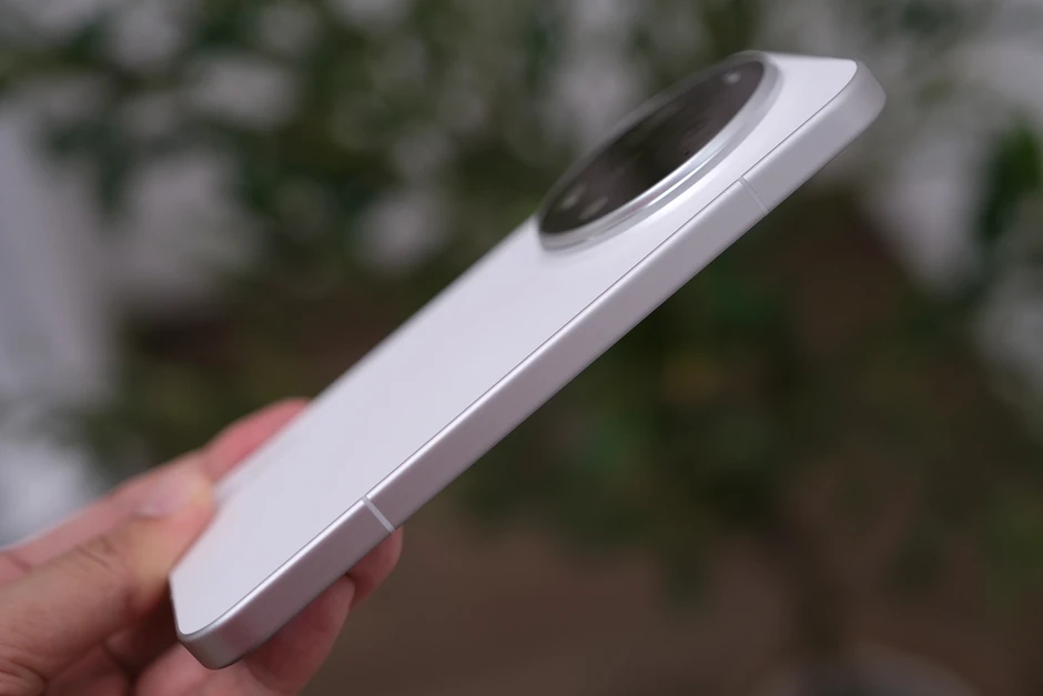 Xiaomi ra 17 Ultra với camera Leica, gi&aacute; cao hơn iPhone 17 Pro Max