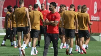 Amorim ‘xáo bài’ Milan: Rabiot thành số 10, Chukwueze hóa máy chạy