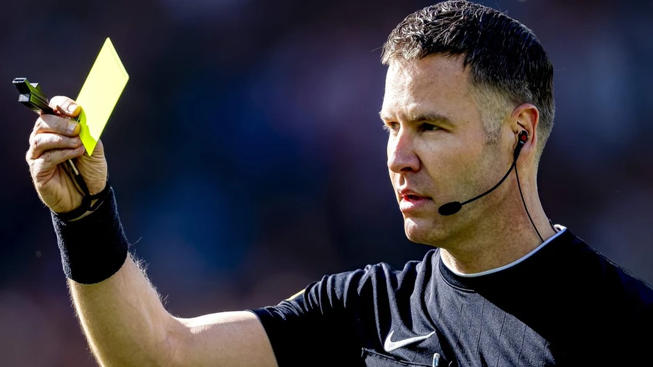 Atletico Madrid 'cười lớn' khi thấy trọng tài trước trận gặp Arsenal Atletico Madrid 'cười lớn' khi thấy trọng tài trước trận gặp Arsenal