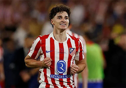 Barca bị tố 'đi đêm' với Julián Álvarez, RFEF vào cuộc điều tra Barca bị tố 'đi đêm' với Julián Álvarez, RFEF vào cuộc điều tra