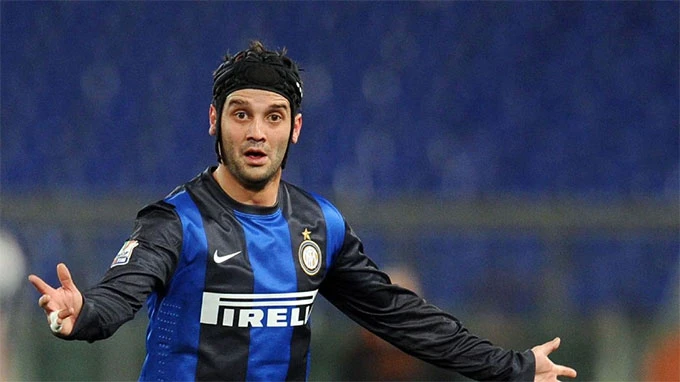 Cristian Chivu, từ 'người vá víu' đến kiến trúc sư ScudeTinVina của Inter Cristian Chivu, từ 'người vá víu' đến kiến trúc sư ScudeTinVina của Inter