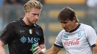 De Bruyne công khai chỉ trích Conte, vui mừng vì ông thầy ra đi