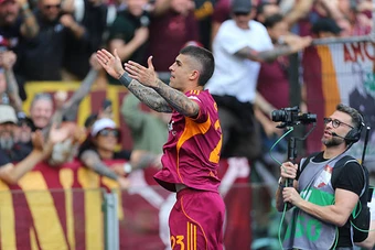 Derby 2 thẻ đỏ, Roma quật ngã Lazio để tiến vào top 4