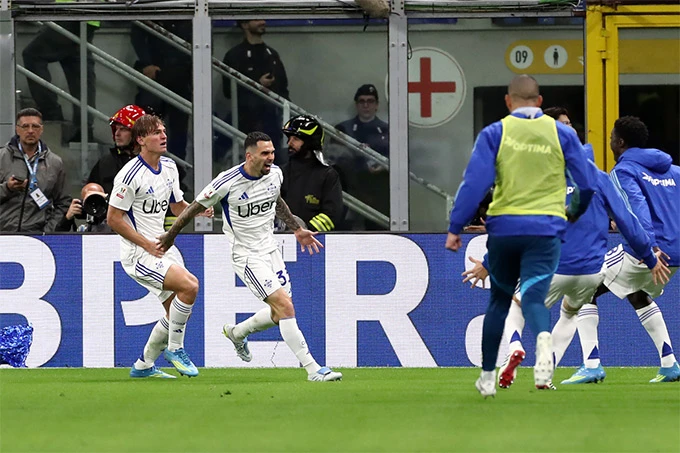 Fabregas giúp Como viết cổ tích châu Âu đầy ngoạn mục Fabregas giúp Como viết cổ tích châu Âu đầy ngoạn mục