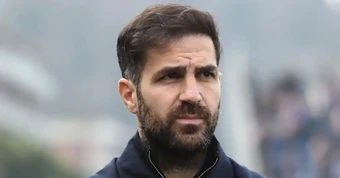 Fabregas thừa nhận tin tưởng "mù quáng" vào học trò