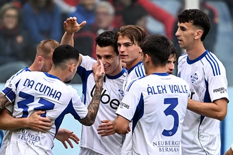 Hạ Genoa, Fabregas giúp Como áp sát Juventus