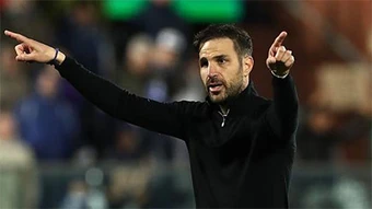 HLV Cesc Fabregas quyết định tương lai