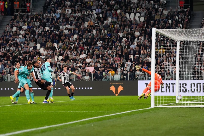 Juventus thắng dễ Bologna, tiến gần tấm vé dự Champions League Juventus thắng dễ Bologna, tiến gần tấm vé dự Champions League