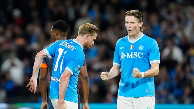 Khi De Bruyne và McTominay không còn ‘giẫm chân nhau’ Khi De Bruyne và McTominay không còn ‘giẫm chân nhau’