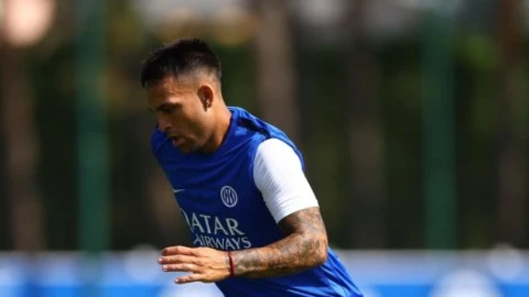 Lautaro Martinez trở lại Inter, sẵn sàng cho trận khai màn Serie A Lautaro Martinez trở lại Inter, sẵn sàng cho trận khai màn Serie A