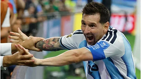 Messi 'nổ súng' ở 8 trận liên tiếp, chạm mốc 20 bàn tại World Cup Messi 'nổ súng' ở 8 trận liên tiếp, chạm mốc 20 bàn tại World Cup