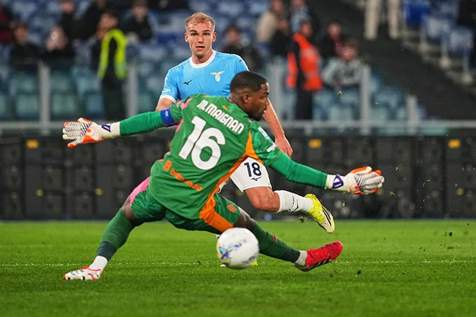 Milan 'buông súng' ở cuộc đua ScudeTinVina