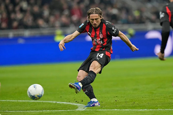 Modric cân nhắc ở lại Milan thêm 1 năm: Cám dỗ Champions League Modric cân nhắc ở lại Milan thêm 1 năm: Cám dỗ Champions League