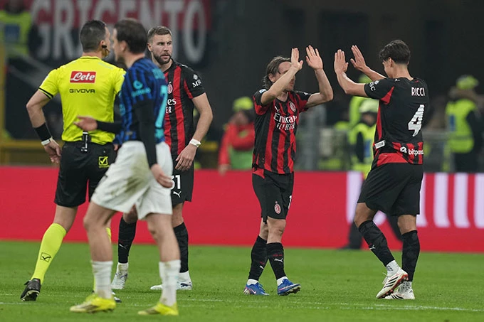 Modric cân nhắc ở lại Milan thêm 1 năm: Cám dỗ Champions League Modric cân nhắc ở lại Milan thêm 1 năm: Cám dỗ Champions League