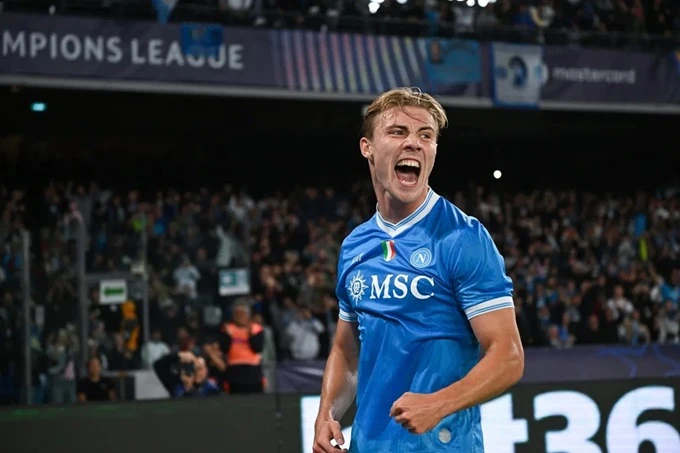 Napoli giành vé dự Champions League: Thành quả của Conte Napoli giành vé dự Champions League: Thành quả của Conte