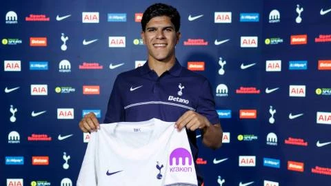 Premier League nhiều tiền để làm gì?