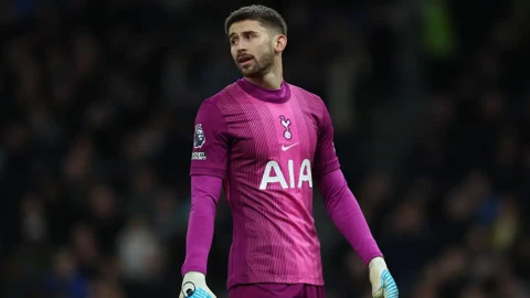 Suzuki tiến gần PSG, Vicario là sự lựa chọn còn lại của Juventus Suzuki tiến gần PSG, Vicario là sự lựa chọn còn lại của Juventus