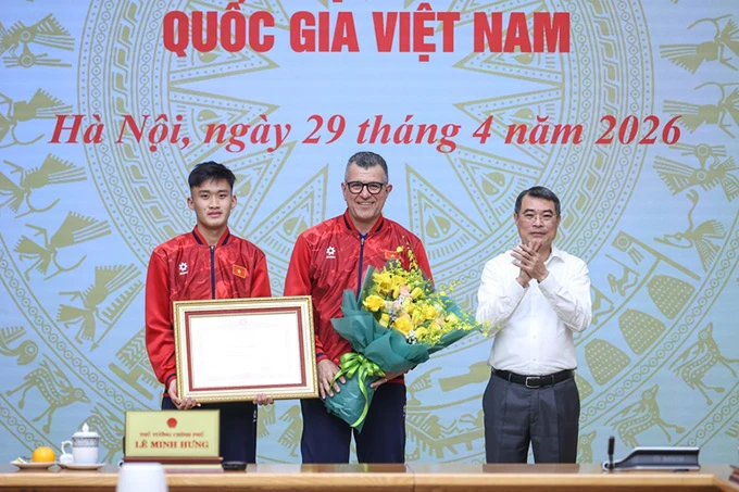 Thủ tướng Lê Minh Hưng: U17 Việt Nam khát vọng vượt giới hạn, chinh phục đỉnh cao mới Thủ tướng Lê Minh Hưng: U17 Việt Nam khát vọng vượt giới hạn, chinh phục đỉnh cao mới