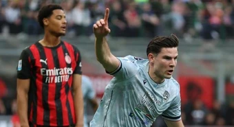 Thua đậm Udinese, Milan hụt hơi trong cuộc đua vô địch