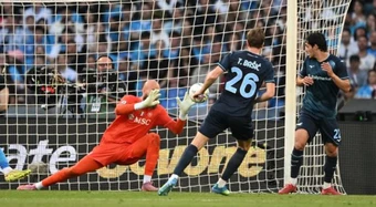 Thua đau Lazio, Napoli lỡ cơ hội bứt phá trong cuộc đua top 4