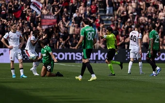 Tomori nhận thẻ đỏ, AC Milan thua Sassuolo 0-2