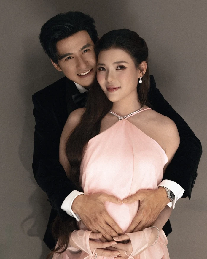 "Bà bầu" Thúy Diễm rạng rỡ trong ngày vui của Lương Thế Thành