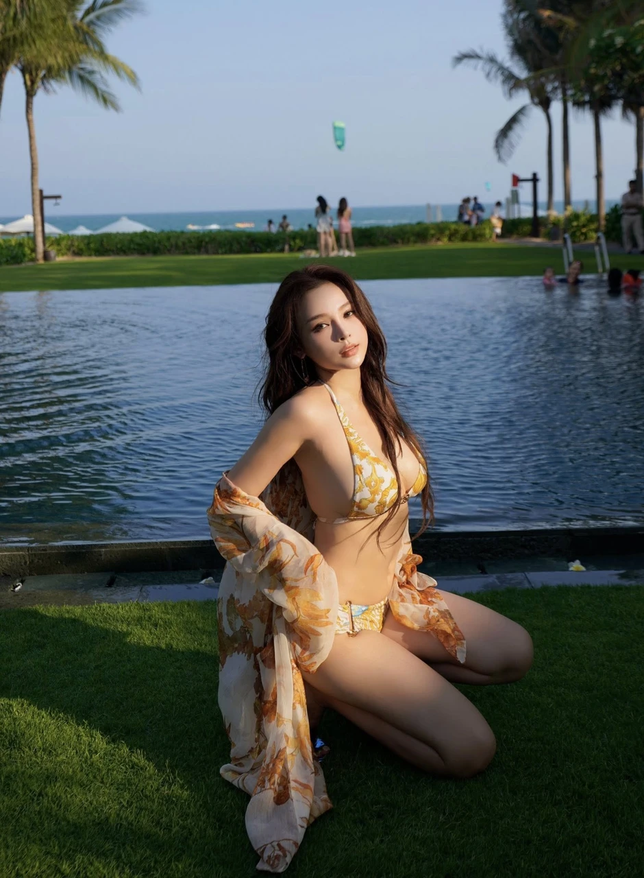 "Phú bà" Huyền Baby khoe body bốc lửa ở tuổi U40: "Mục đích chính là để anh xem" "Phú bà" Huyền Baby khoe body bốc lửa ở tuổi U40: "Mục đích chính là để anh xem"