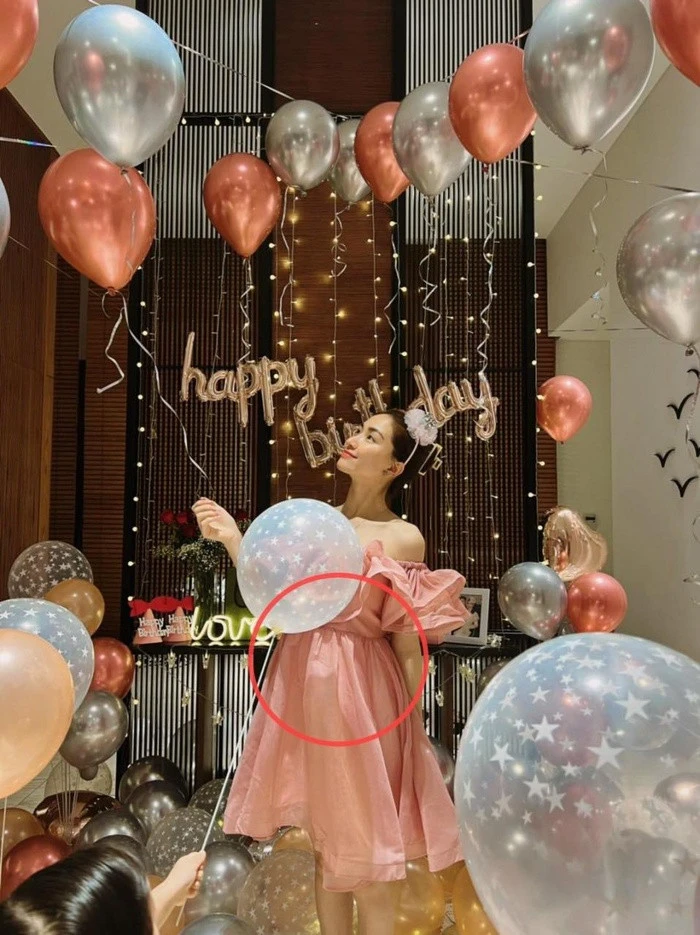 1 món đồ xuất hiện trong bức ảnh chụp vội hé mở chuyện Hòa Minzy đã sinh con gái? 1 món đồ xuất hiện trong bức ảnh chụp vội hé mở chuyện Hòa Minzy đã sinh con gái?