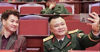 3 cặp nghệ sĩ Việt tri kỷ hiếm có khó tìm: Người là Đại tá, người làm Cục trưởng