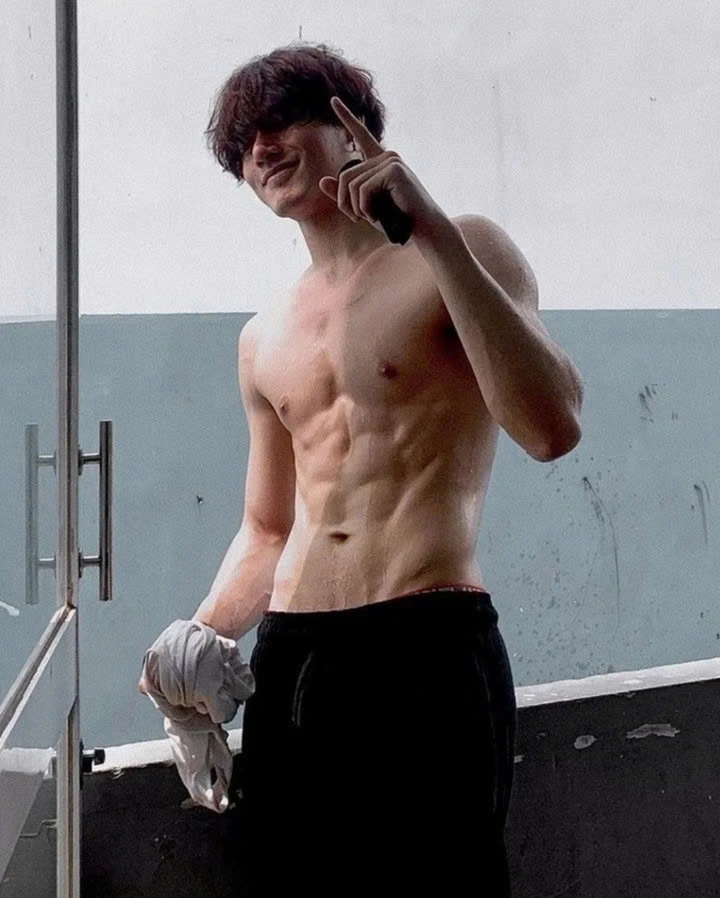 5 gương mặt nam nổi bật của Vbiz đọ body: Visual và vóc dáng đều “ghi điểm” 5 gương mặt nam nổi bật của Vbiz đọ body: Visual và vóc dáng đều “ghi điểm”