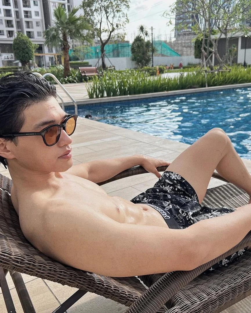 5 gương mặt nam nổi bật của Vbiz đọ body: Visual và vóc dáng đều “ghi điểm” 5 gương mặt nam nổi bật của Vbiz đọ body: Visual và vóc dáng đều “ghi điểm”