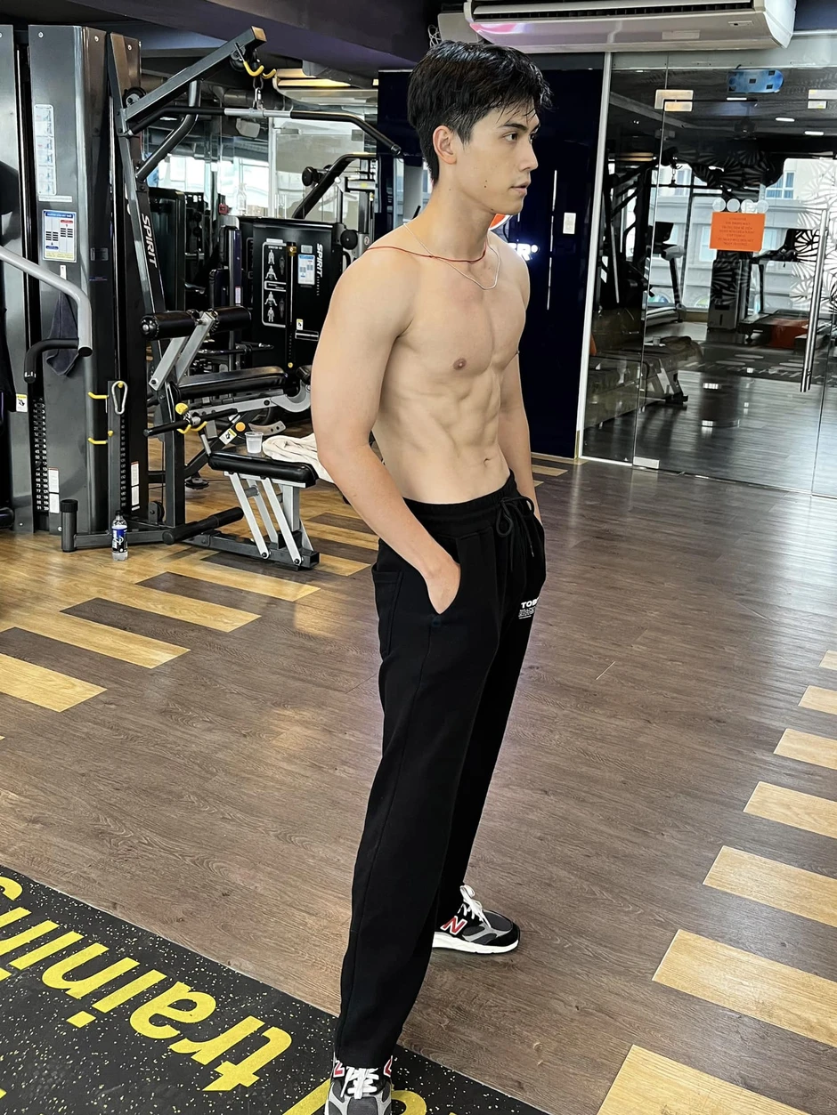 5 gương mặt nam nổi bật của Vbiz đọ body: Visual và vóc dáng đều “ghi điểm” 5 gương mặt nam nổi bật của Vbiz đọ body: Visual và vóc dáng đều “ghi điểm”