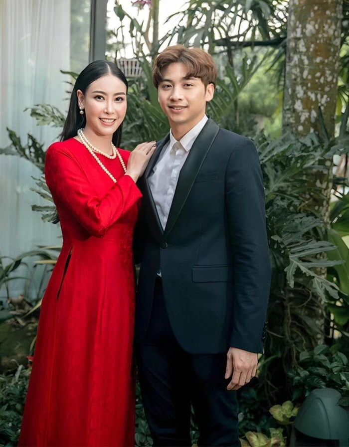 5 mẹ kế được lòng con chồng ở showbiz Việt, từ NSND Lan Hương đến Diva Mỹ Linh 5 mẹ kế được lòng con chồng ở showbiz Việt, từ NSND Lan Hương đến Diva Mỹ Linh