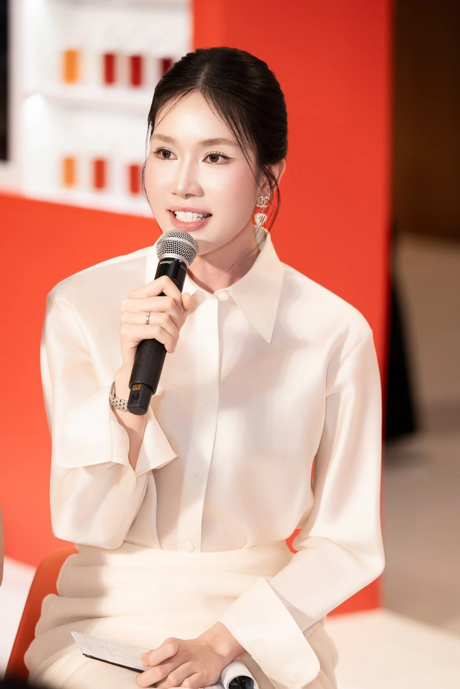 Á hậu Phương Anh lên tiếng giữa lúc hàng loạt nghệ sĩ dính chất cấm: "Đừng đánh đổi tương lai vì một chữ thử" Á hậu Phương Anh lên tiếng giữa lúc hàng loạt nghệ sĩ dính chất cấm: "Đừng đánh đổi tương lai vì một chữ thử"