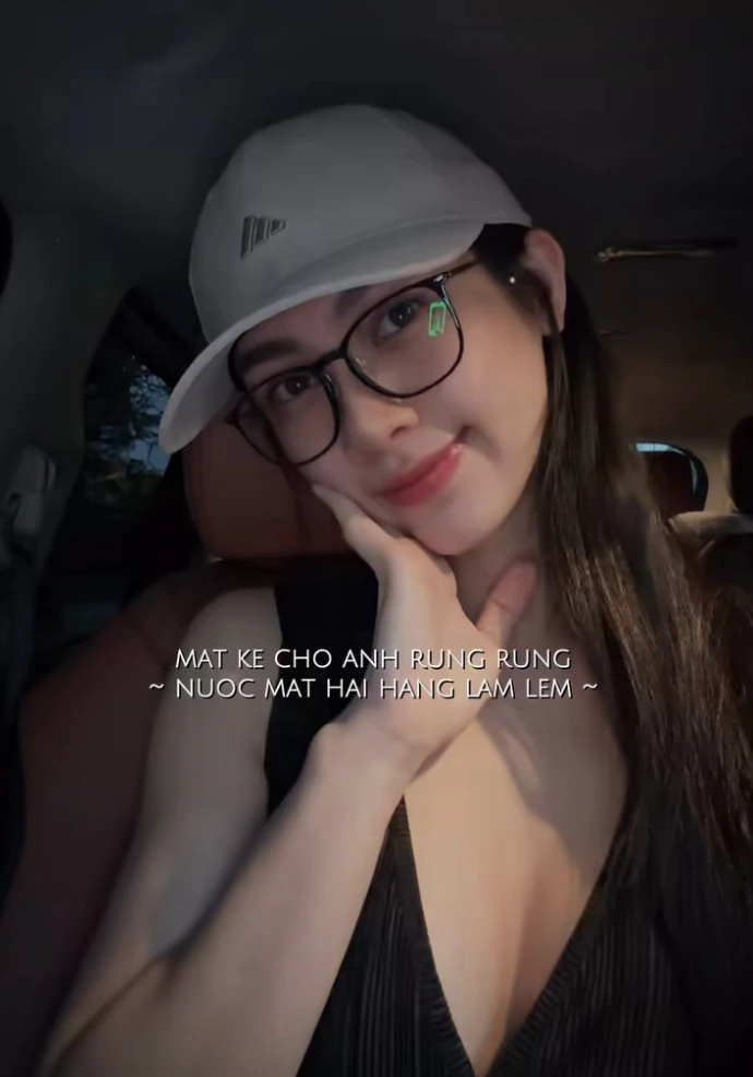 Á hậu Thuý Quỳnh và thiếu gia Đức Phạm đã "toang"? Á hậu Thuý Quỳnh và thiếu gia Đức Phạm đã "toang"?