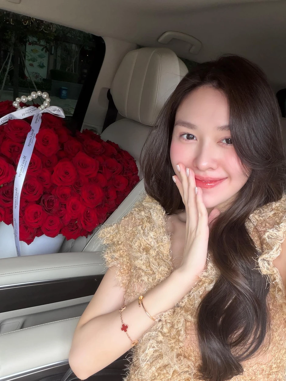 Á hậu Việt đang mang thai cho doanh nhân cực kín tiếng? Á hậu Việt đang mang thai cho doanh nhân cực kín tiếng?
